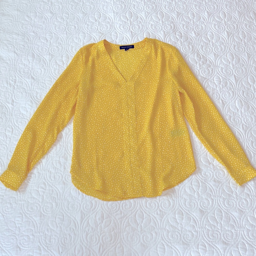BANANA REPUBLIC V-neck blouse
